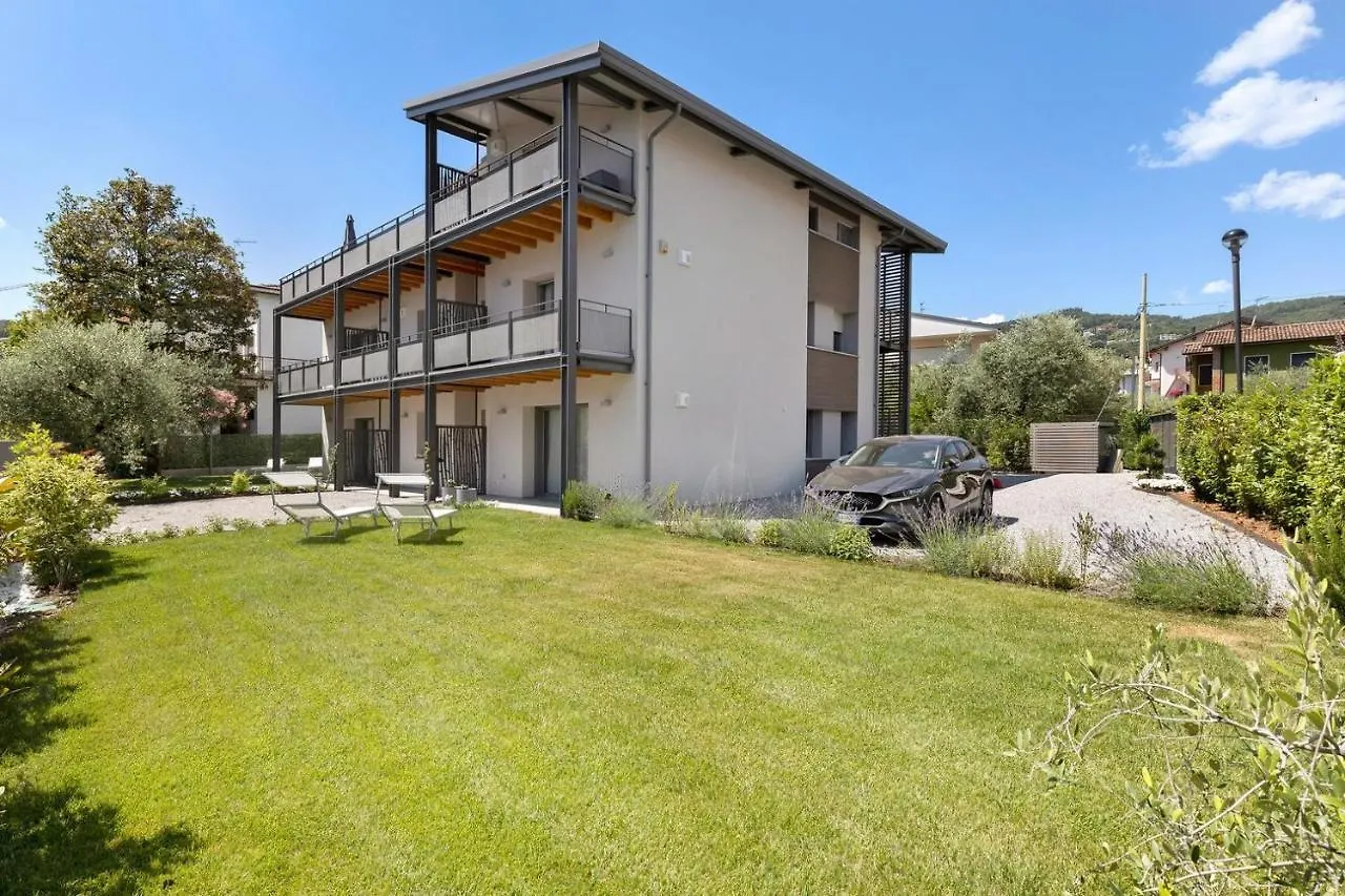 Villa Donne Del Lago Silvia Salo Italy